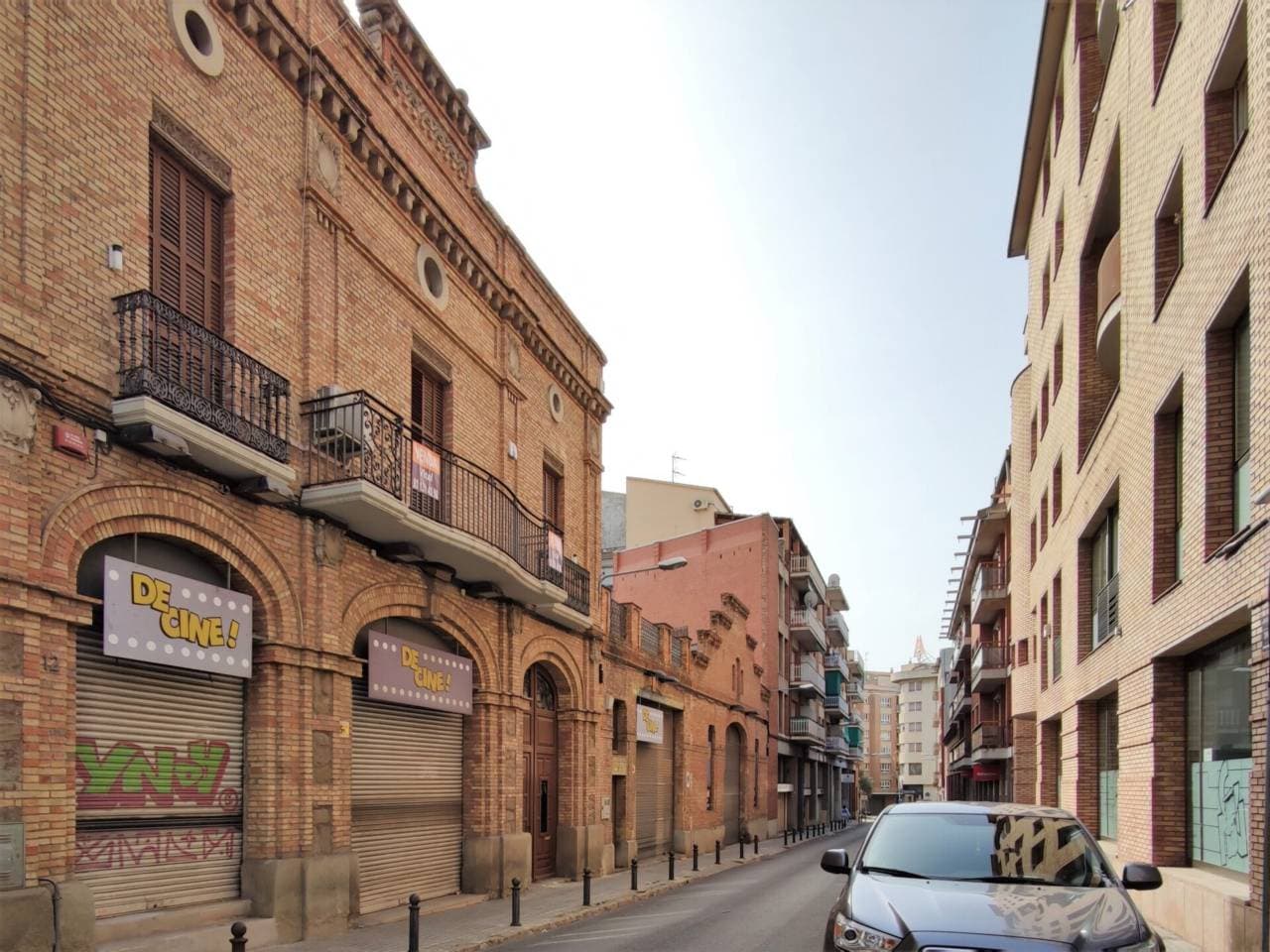 Edifici a Manresa — Foto 1 de 11
