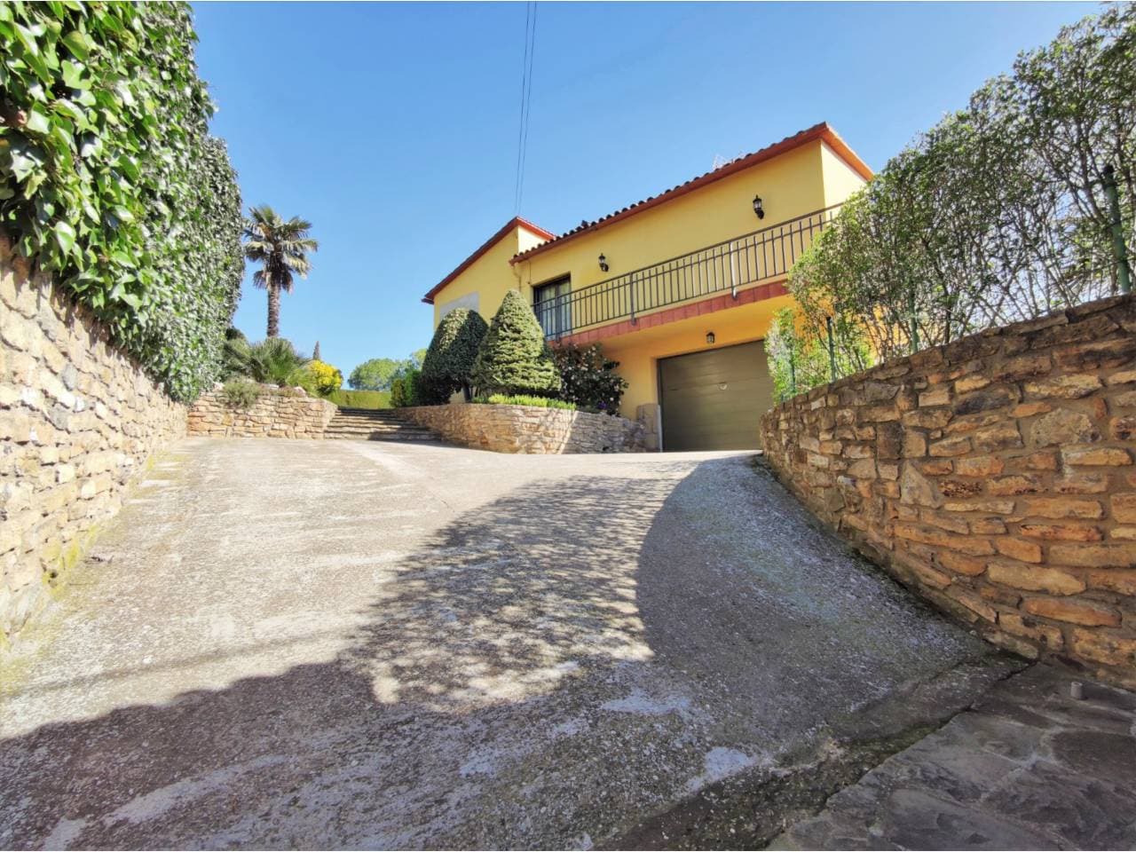 Casa a Castellnou de Bages — Foto 1 de 27