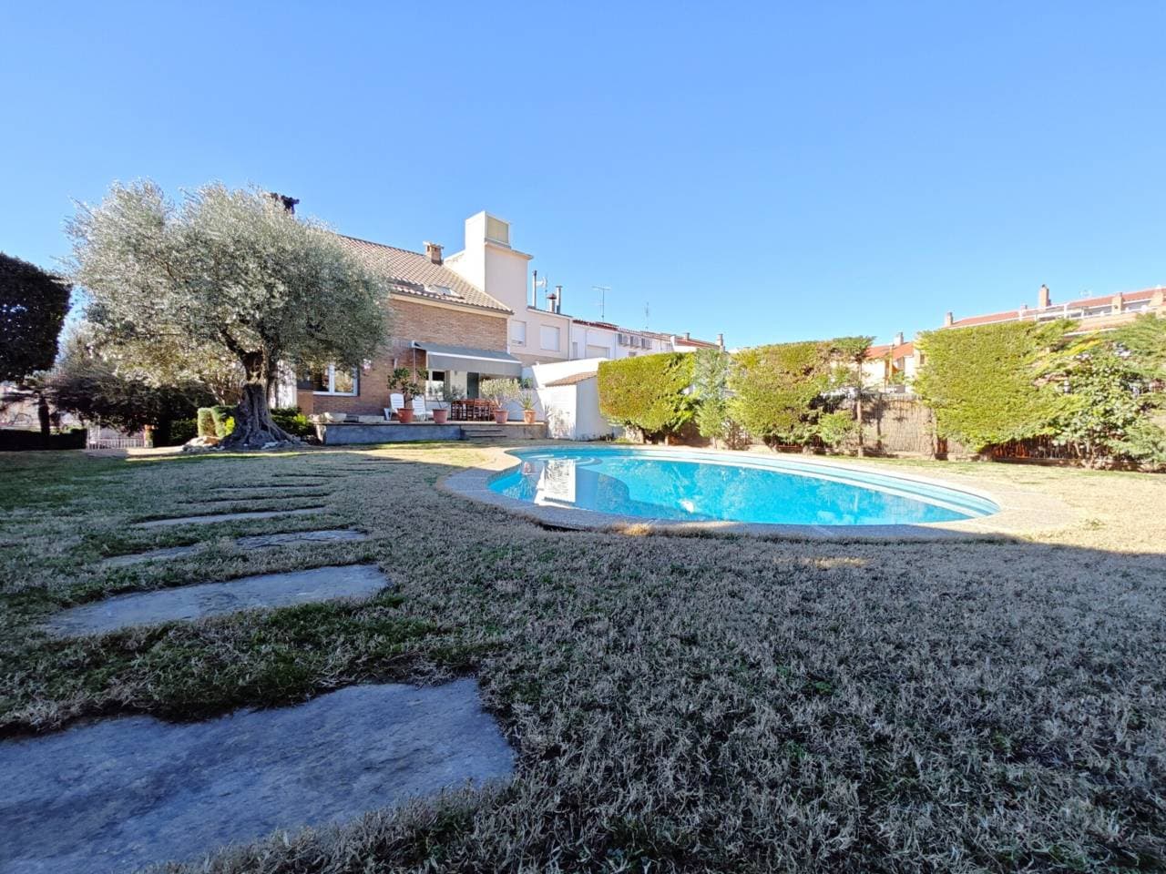 Xalet a Sant Vicenç de Castellet — Foto 1 de 35