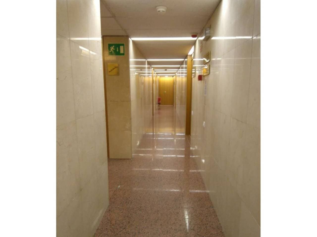 Oficina en Manresa — Foto 8 de 16