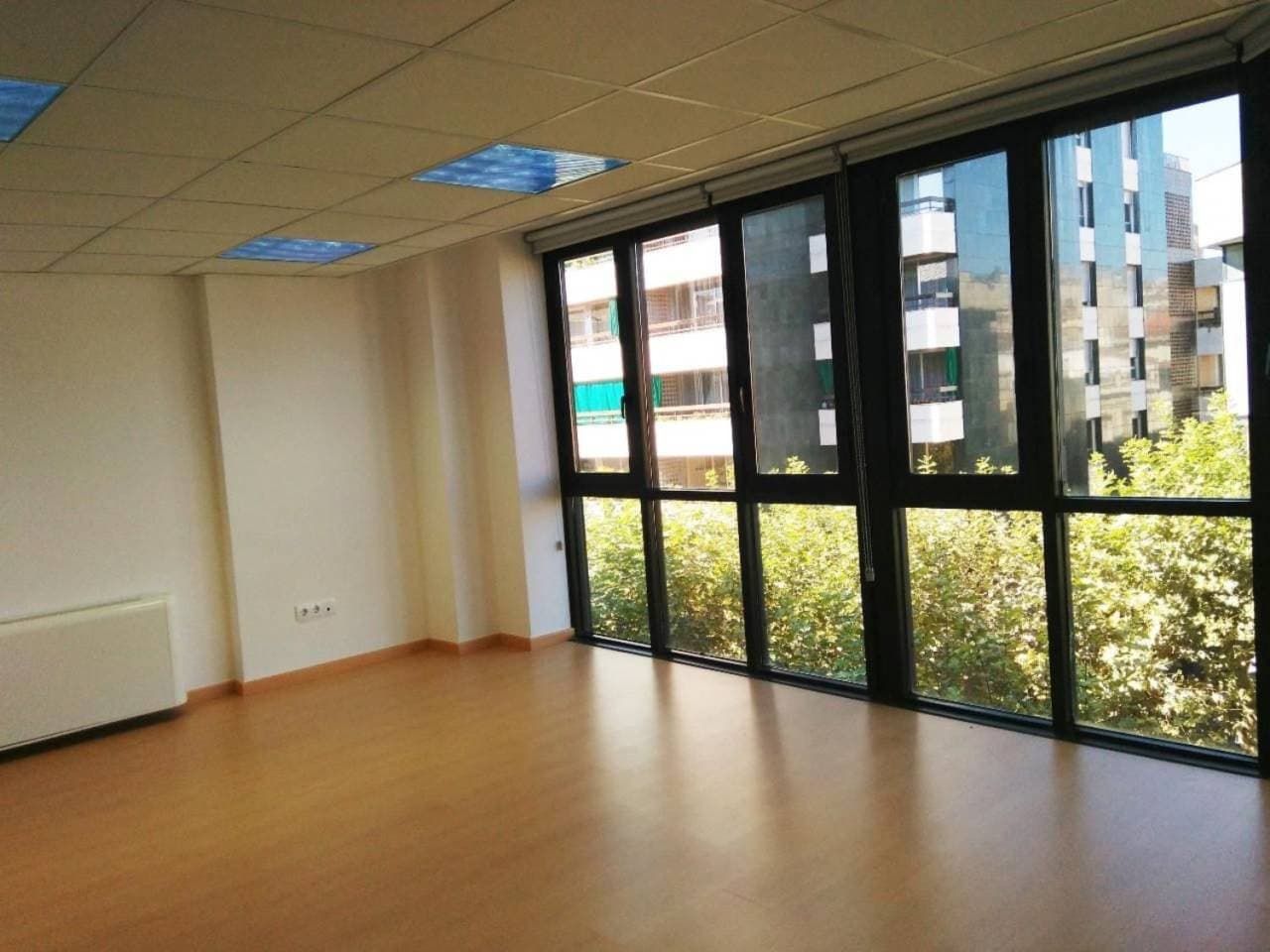 Oficina en Manresa — Foto 2 de 16