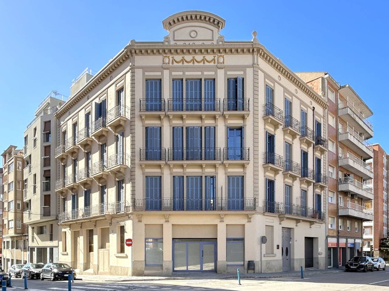 Pis a Manresa — Foto 1 de 18
