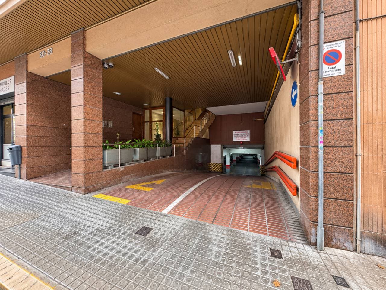 Parking en Manresa — Foto 1 de 8